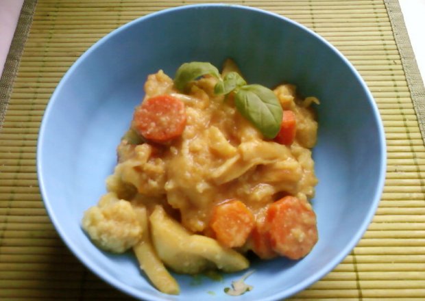 Fotografia przedstawiająca Warzywa w mleczku kokosowym z curry