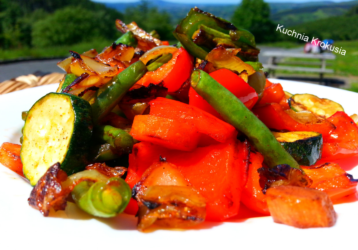 Warzywa z grilla w sosie sojowym foto