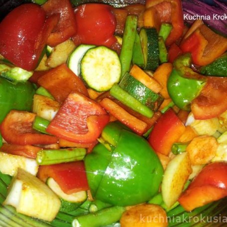 Krok 2 - Warzywa z grilla w sosie sojowym foto