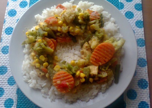Fotografia przedstawiająca Warzywa z ryżem basmati i kurczakiem ;)