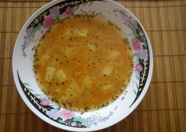 Fotografia przedstawiająca Warzywna zupa na ostro