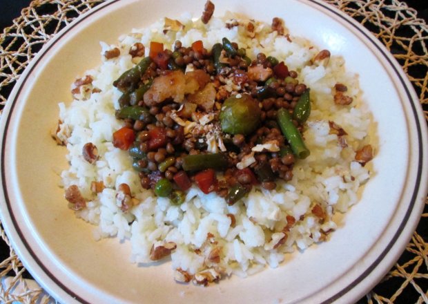 Fotografia przedstawiająca Warzywne risotto z orzechami