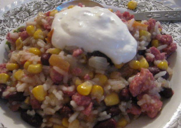 Fotografia przedstawiająca Warzywny mix z mięsem mielonym i ryżem