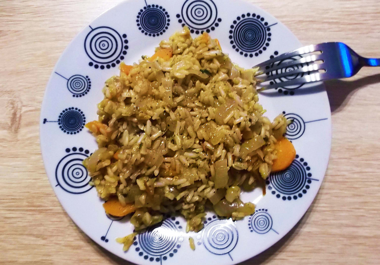 Warzywny obiad z ryżem brązowym foto