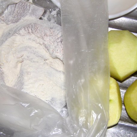 Krok 1 - wątroba wieprzowa z cebulą i jabłkami... foto