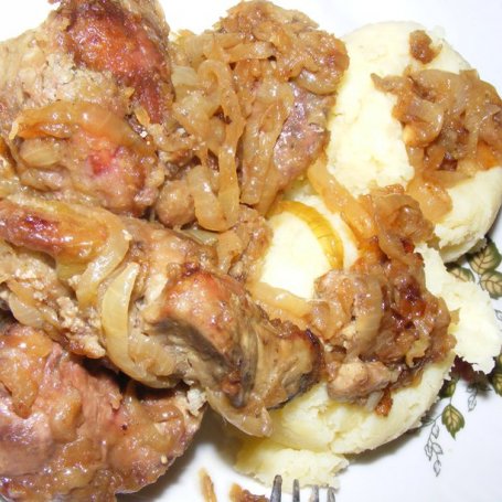 Krok 6 - Wątróbka drobiowa duszona z cebulką foto