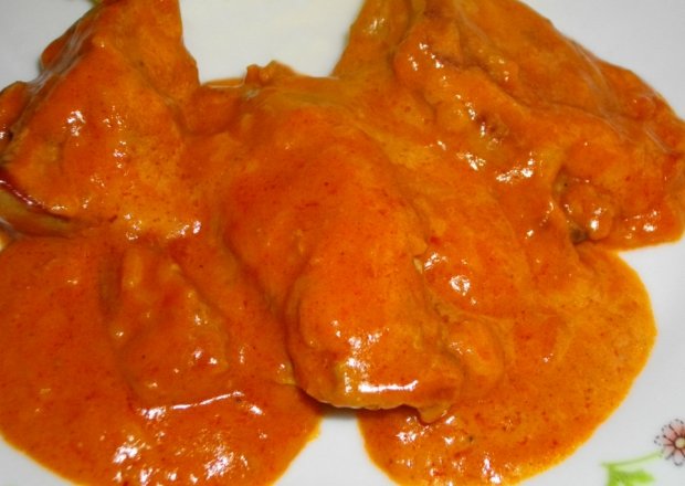 Fotografia przedstawiająca Wątróbka w sosie pomidorowo-śmietanowym