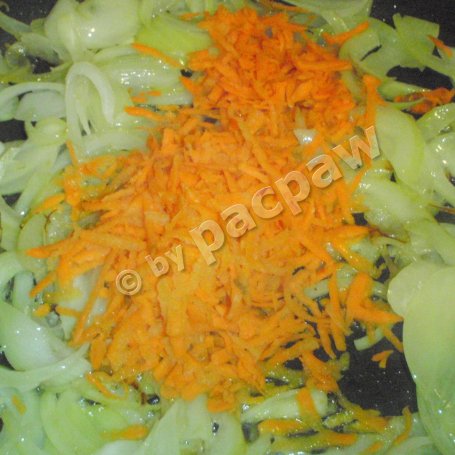 Krok 2 - Wątróbka wieprzowa w jabłkach podana z puree ziemniaczano-cebulowym foto