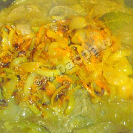 Krok 6 - Wątróbka wieprzowa w jabłkach podana z puree ziemniaczano-cebulowym foto