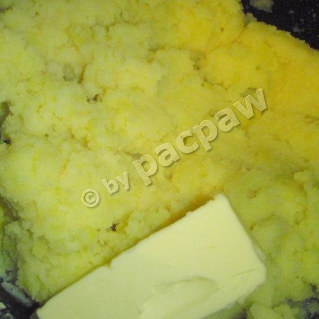 Krok 7 - Wątróbka wieprzowa w jabłkach podana z puree ziemniaczano-cebulowym foto
