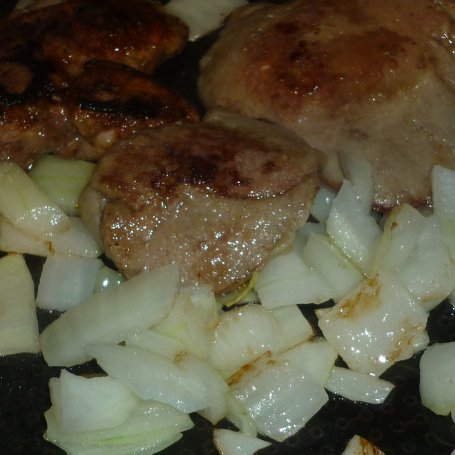 Krok 2 - Wątróbka z królika w sosie śmietanowym foto