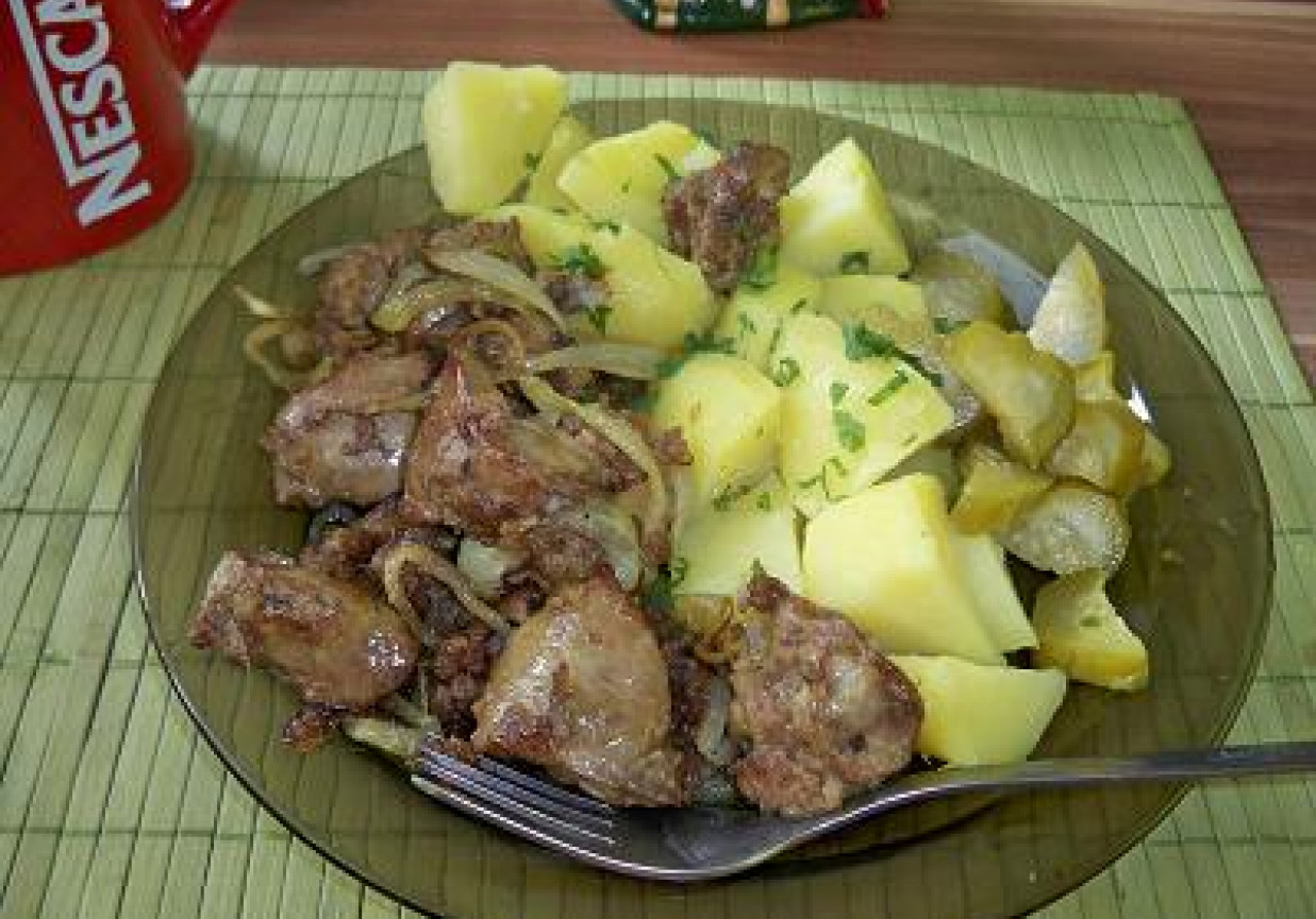 Wątróbki drobiowe z cebulką foto