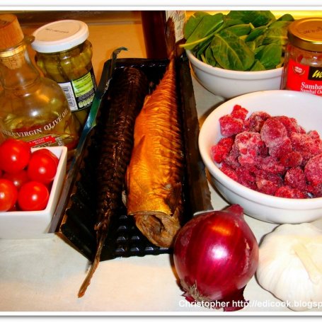 Krok 1 - Wędzona makrela w ciepłym malinowym sosie z chilli. foto