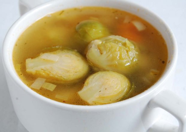 Fotografia przedstawiająca Wegańska zupa z brukselką