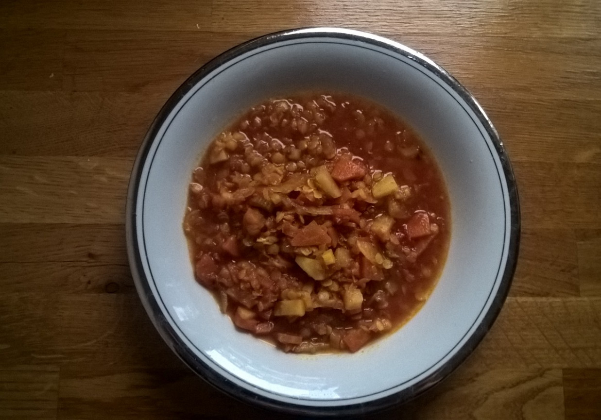 Wegańska zupa z czerwonej soczewicy na bogato foto