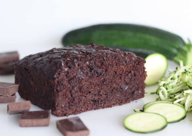 Fotografia przedstawiająca Wegańskie brownie z cukinią