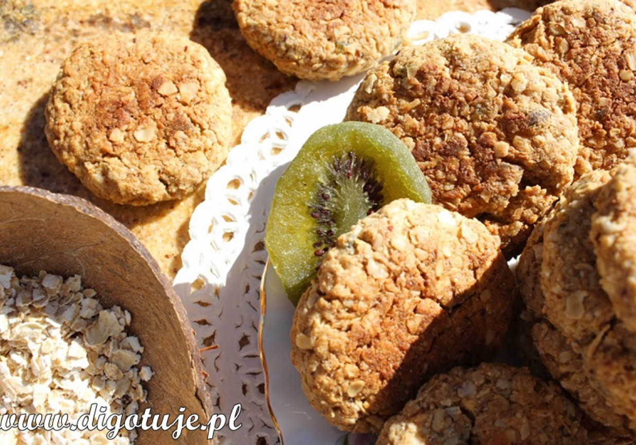 Wegańskie ciastka owsiano-słonecznikowe z kokosem i kandyzowanym kiwi (bez jajek i cukru) foto