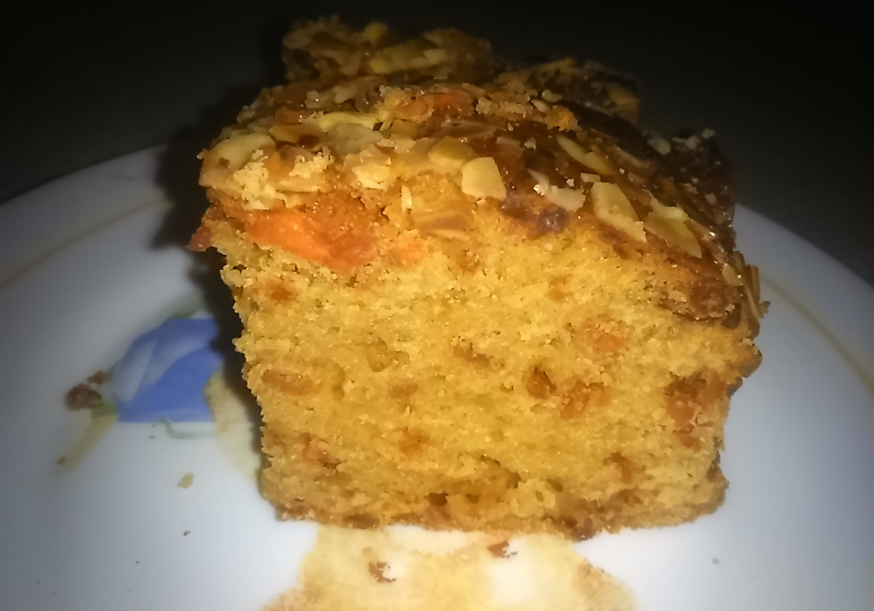 Wegańskie ciasto marchewkowe foto