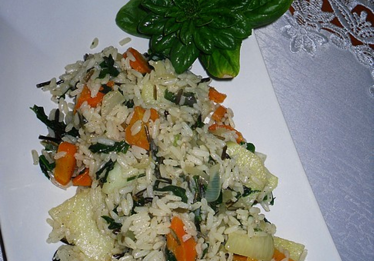 Wegańskie danie z dzikim ryżem foto