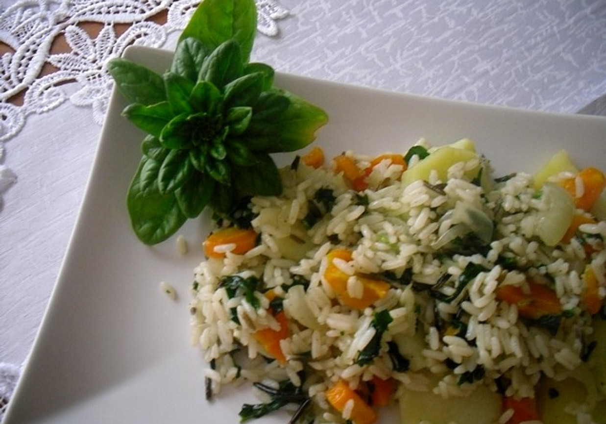 Wegańskie danie z dzikim ryżem foto