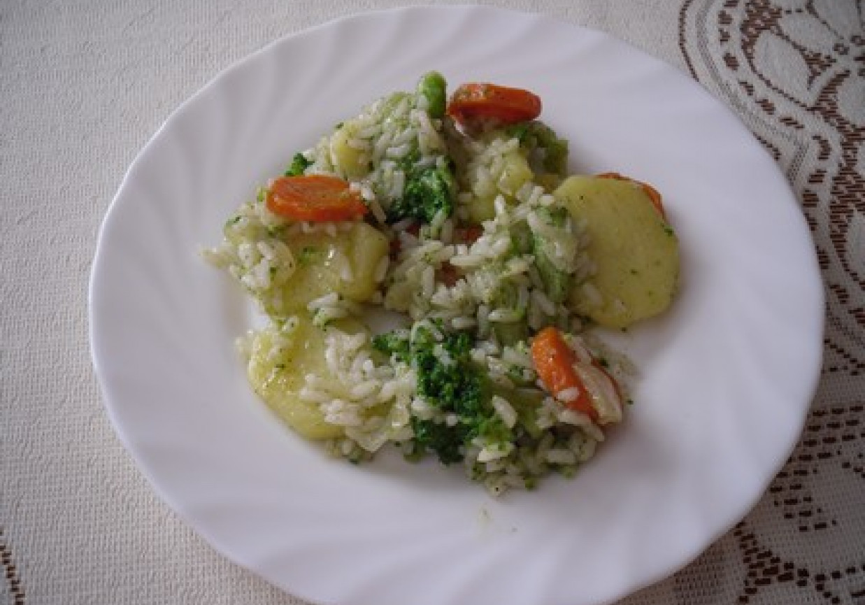 Wegańskie danie z ryżem foto