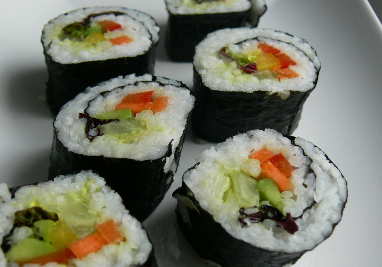 Wegańskie sushi na bogato foto