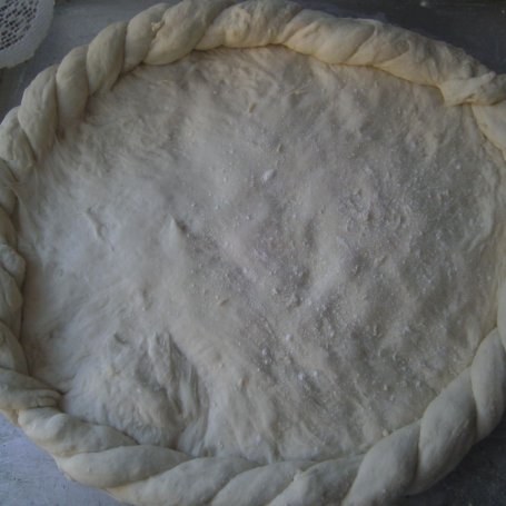 Krok 4 - Wegetariańska pizza z chrupiącym brzegiem foto