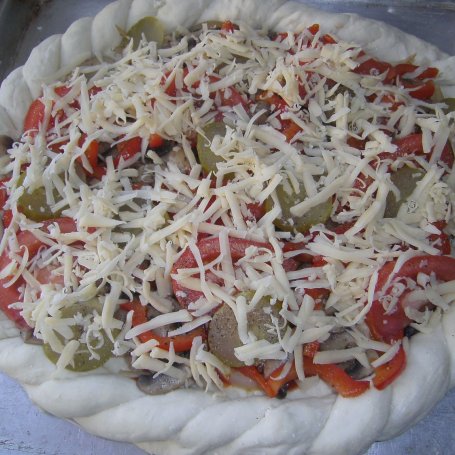 Krok 5 - Wegetariańska pizza z chrupiącym brzegiem foto
