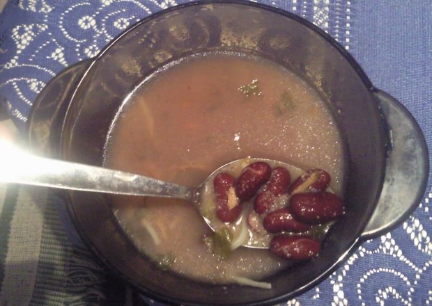 Fotografia przedstawiająca wegetariańska zupa fasolowa