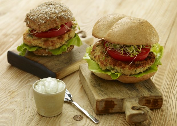 Fotografia przedstawiająca Wegetariański burger z soczewicą i pestkami słonecznika
