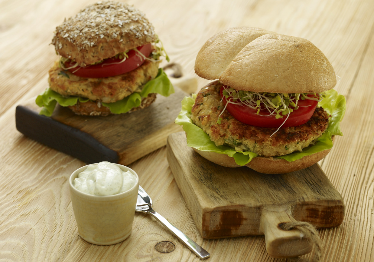 Wegetariański burger z soczewicą i pestkami słonecznika foto
