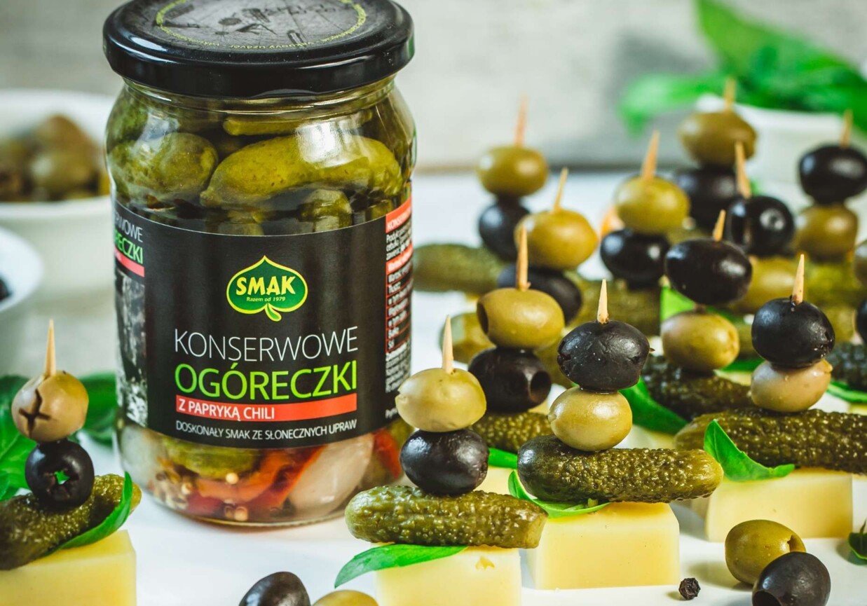 Wegetariańskie koreczki z ogóreczkami foto