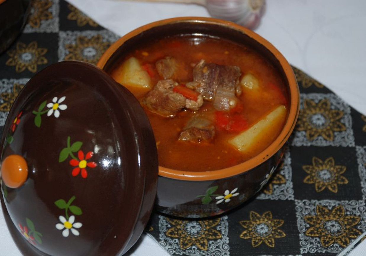 Węgierska zupa gulaszowa - gulyasleves foto