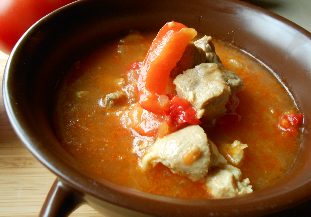 Węgierska zupa gulaszowa. foto