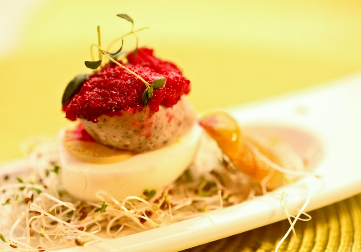 Wielkanoc: Biała kiełbasa z jajkiem i ćwikłą foto