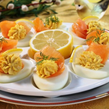 Wielkanoc: Jajka faszerowane łososiem lub makrelą