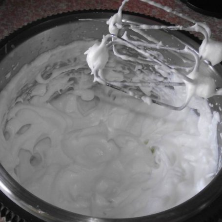 Krok 3 - Wielkanocna cytrynowa babka z kremem foto