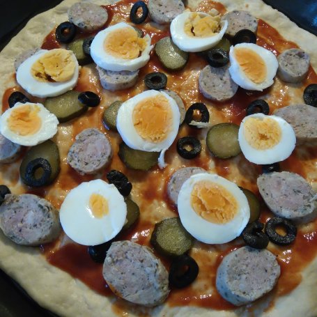 Krok 5 - Wielkanocna pizza z sosem chrzanowym foto