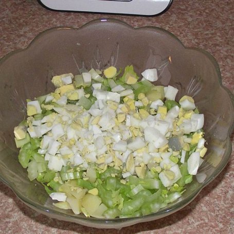 Krok 1 - Wielkanocna sałatka ziemniaczana z selerem  naciowym  foto