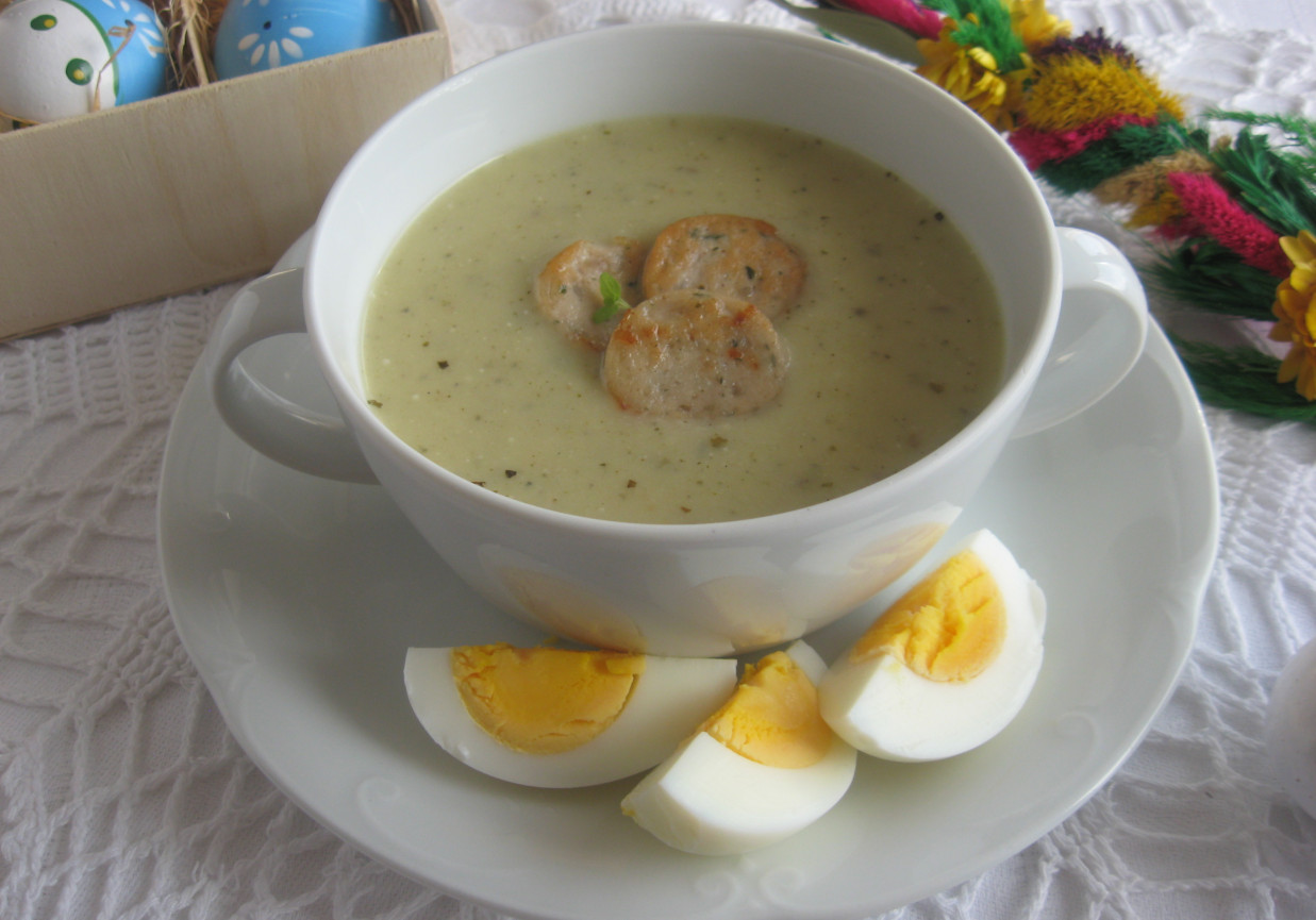 Wielkanocna zupa chrzanowa foto