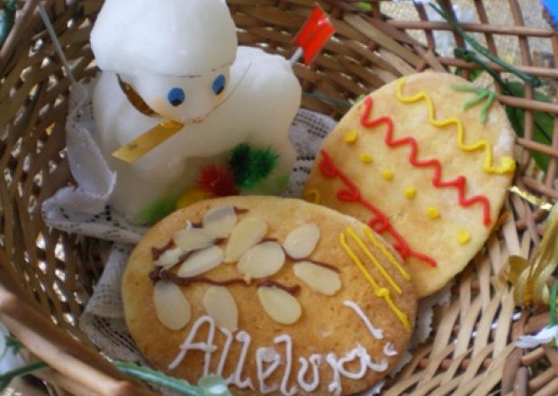 Fotografia przedstawiająca Wielkanocne ciasteczka pisanki