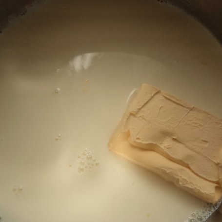 Krok 10 - WIELKANOCNE CIASTO KAJMAKOWO-BAKALIOWE foto