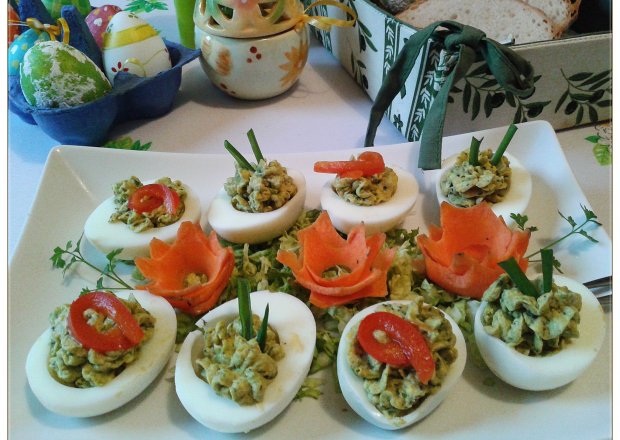 Fotografia przedstawiająca Wielkanocne jajka faszerowane porem