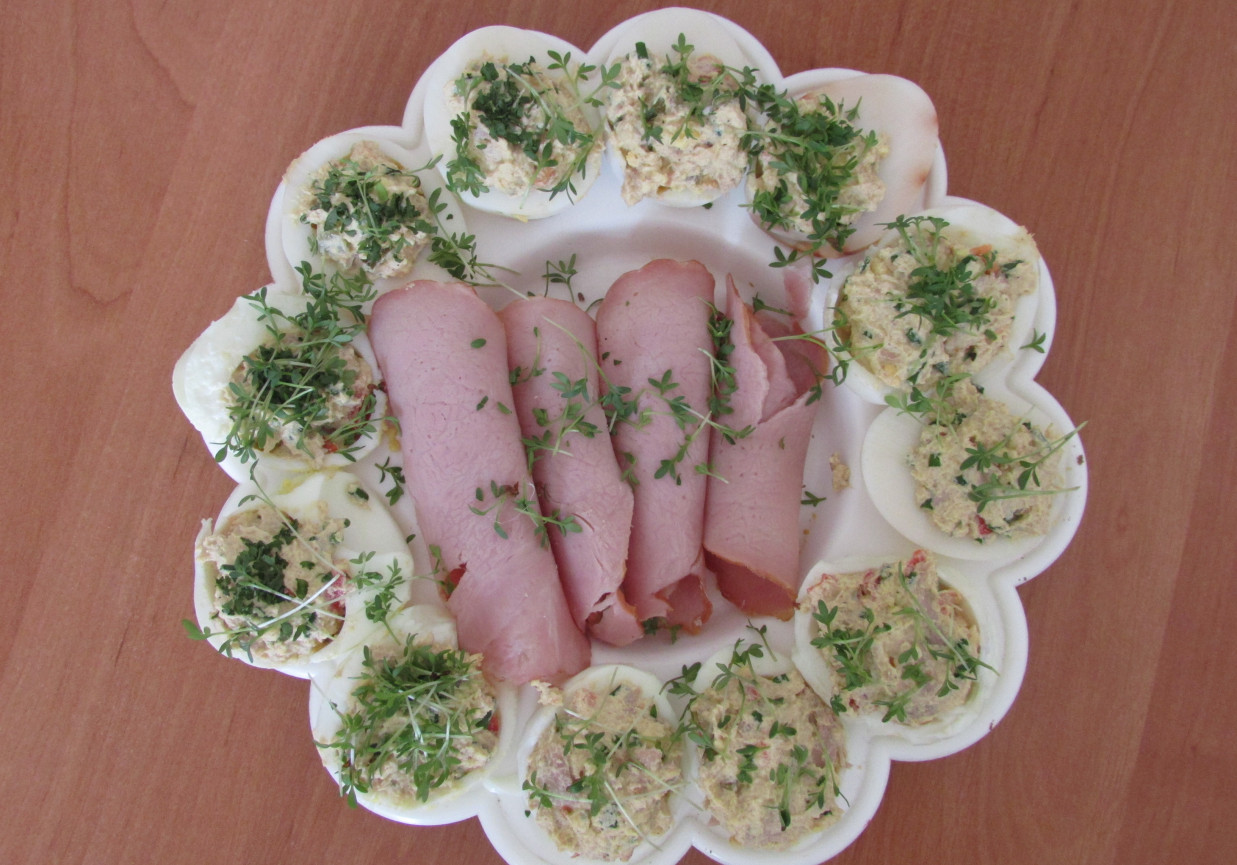 Wielkanocne jajka faszerowane z tuńczykiem  foto