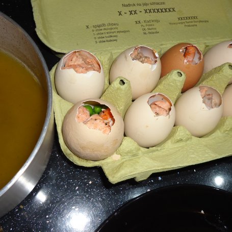 Krok 5 - Wielkanocne jajka galaretki z filetem z pstrąga i warzywami  foto