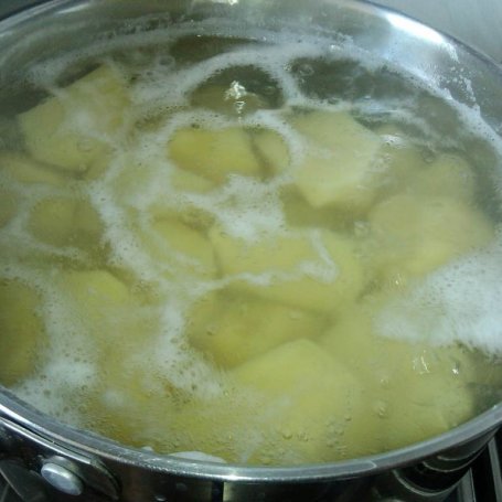 Krok 1 - Wielkanocne wianuszki z puree z jajkiem foto