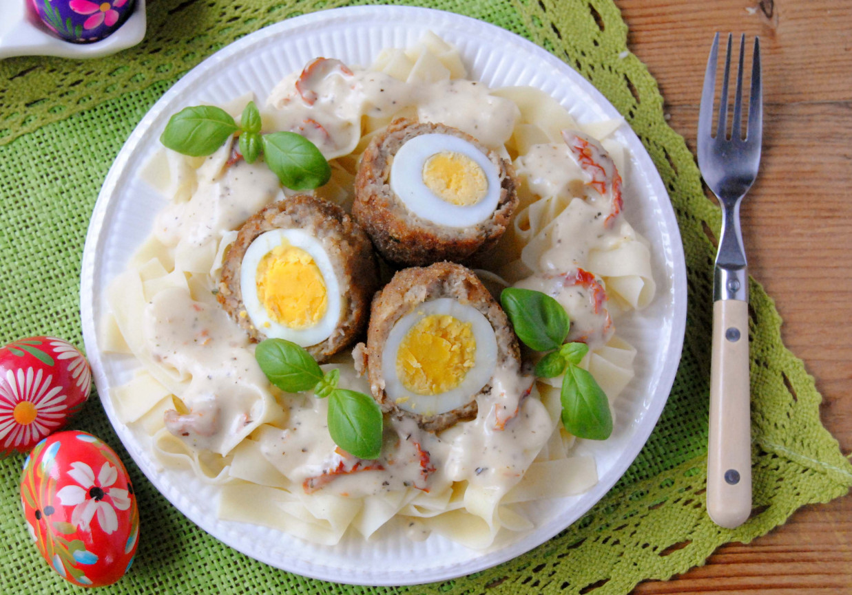 Wielkanocny obiad –makaronowe gniazda foto