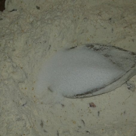 Krok 3 - Wielomączny chlebek na drożdżach z bakaliami foto