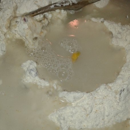 Krok 6 - Wielomączny chlebek na drożdżach z bakaliami foto