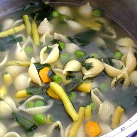 Krok 2 - Wielowarzywna zupa z makaronem foto
